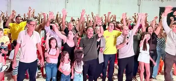 Articulação em Irecê: Deputado Roberto Carlos reforça laços com a tradicional família Dourado em encontro político